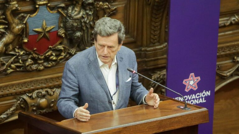 Elección en RN: Carlos Larraín se despide de Europa y vuelve a Chile