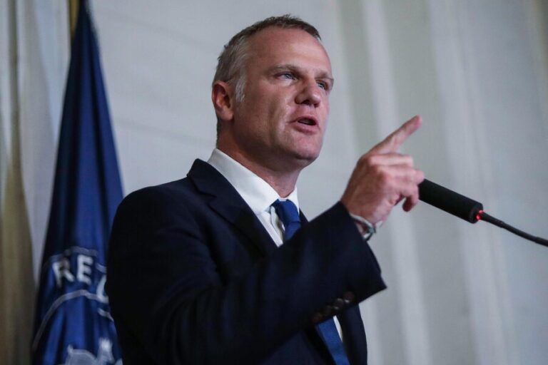 Felipe Kast defiende a diputados Evópoli que rechazaron AC contra Ávila y cuestiona a RN por 
