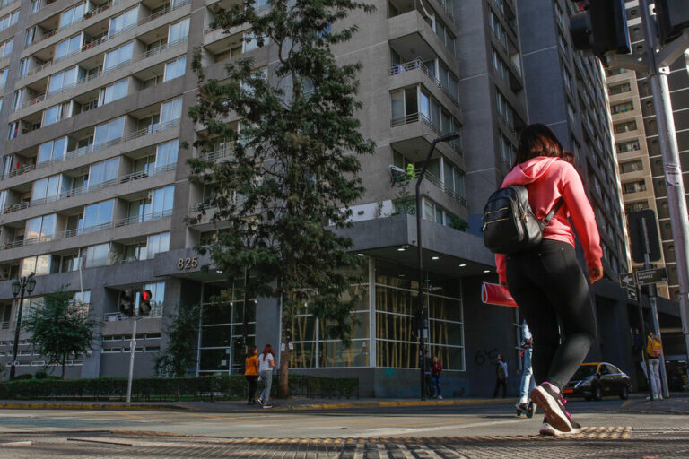 Informe deja a Chile entre países que registraron mayor caída en precio de la vivienda en 6 meses