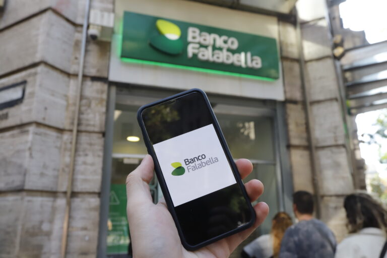 Sernac inició un procedimiento contra Banco Falabella por reiteradas fallas en su plataforma