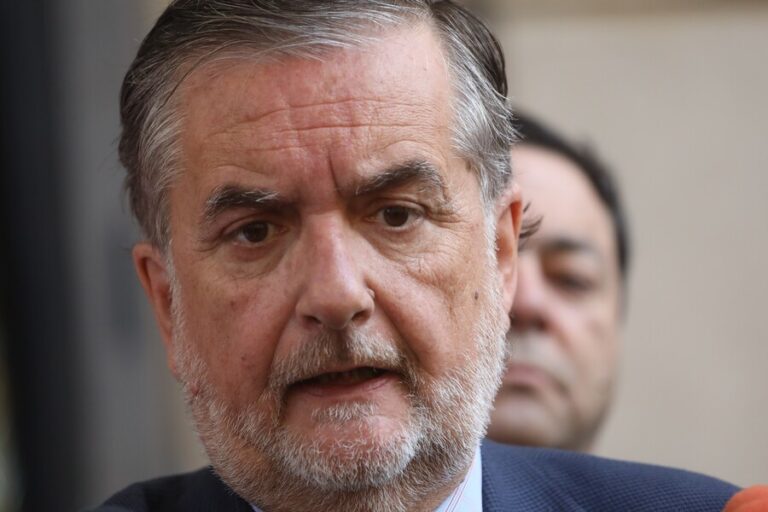 Undurraga en AC contra ministro Ávila: 