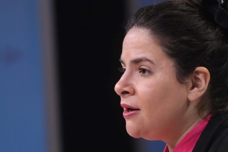 Ministra Orellana tras detención de Ruiz por VIF: 