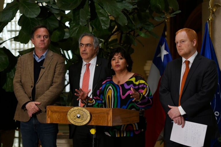 Senadores presentan iniciativa que crea 
