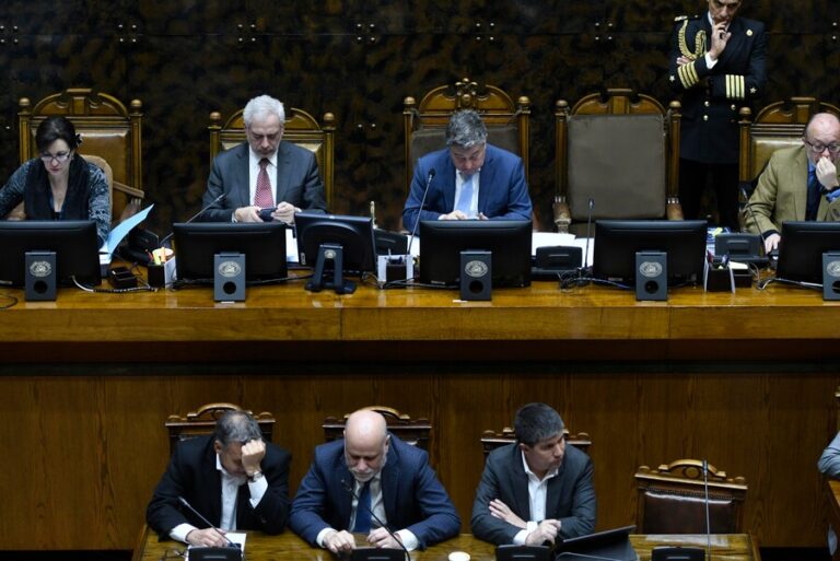 Senado aprueba proyecto de acuerdo que busca declarar inconstitucional la Comisión contra la Desinformación