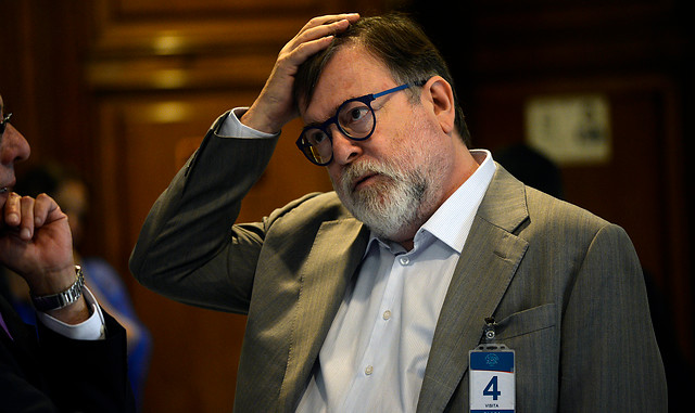 Ministro De Aguirre no descarta salida de seremi de Cultura: 