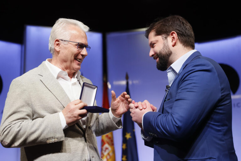 Canciller aclara que Garzón no fue condecorado por Boric, sino reconocido: “Fue una decisión presidencial”