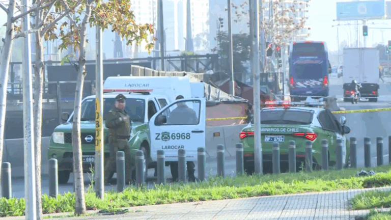 Hombre queda en riesgo vital tras ser herido en Estación Central: Tiene una herida por arma cortopunzante