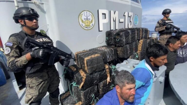 El Salvador: Operación naval contra el narcotráfico incautó cerca de una tonelada de cocaína
