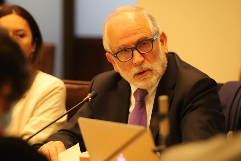 Montes desvela rendiciones de fundaciones no realizadas y dice que “todos los gastos en cuestión vienen del gobierno anterior”