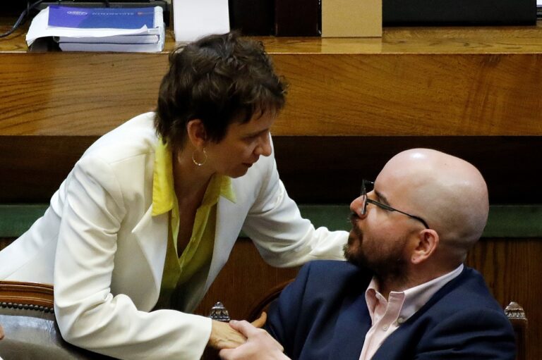 Tohá dice desconocer llamado de Jackson a periodista, pero acusa: “Es impresionante cómo se ha perseguido a su familia”