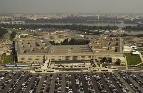 Estados Unidos: Error de tipeo desvío millones de correos del Pentágono a Mali, país aliado de Rusia