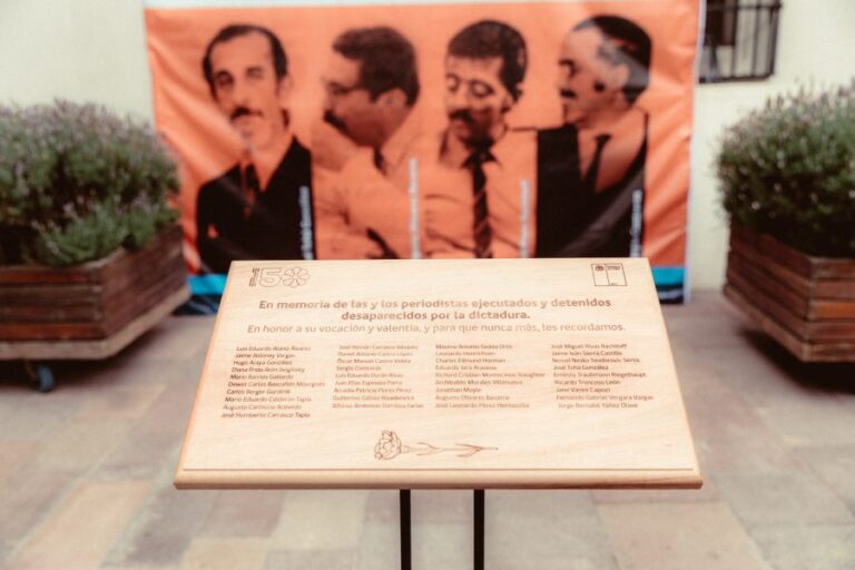 Pdte. Boric y ministra Vallejo inauguran placa en reconocimiento de los periodistas y comunicadores asesinados en dictadura
