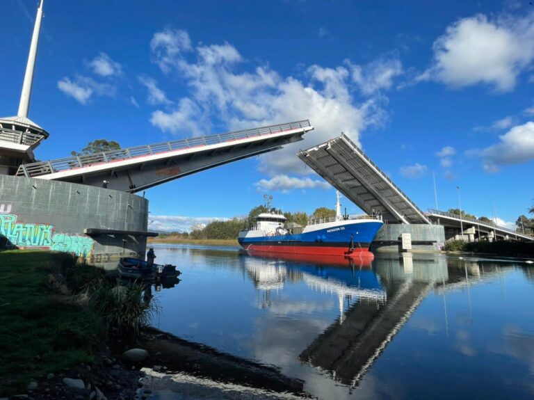 MOP anuncia nueva apertura de Puente Cau Cau para paso de embarcaciones