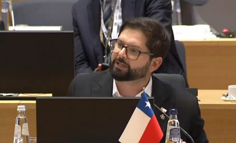 Pdte. Boric llama a respetar DD.HH., pero también apunta contra EE.UU. en Celac-UE: 