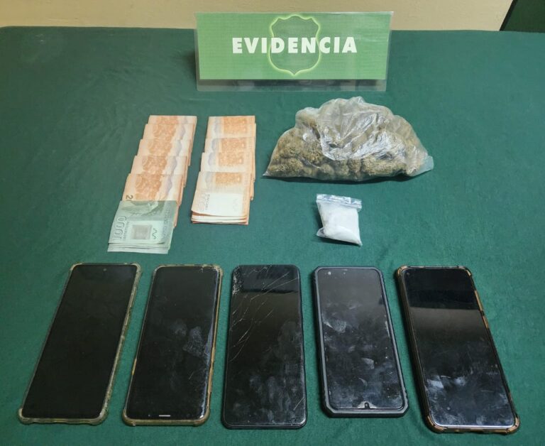 Detienen a sujetos que intentaron sobornar con $500 mil a carabineros tras ser sorprendidos transportando droga en Valparaíso