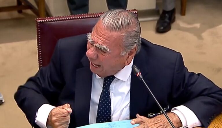 “¡Si estás apurado, ándate a otra pega!”: La exaltada reacción del senador Soria en la comisión por el Caso Convenios