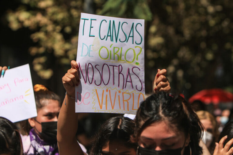 Cámara de Diputados premiará con $1 millón a estudiante que gane concurso de ensayos sobre el acoso callejero