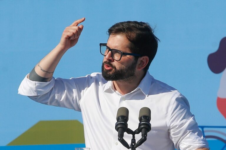 “¡Cómo se les ocurre!”: Pdte. Boric califica de “inaceptable” el condicionamiento de la UDI