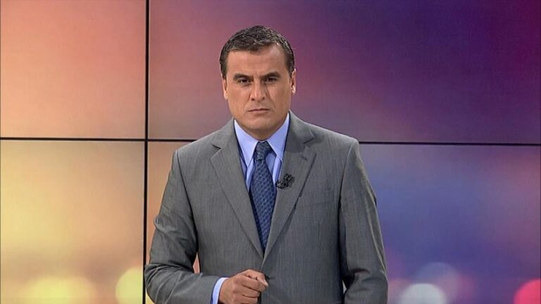 Roban auto de Ramón Ulloa al exterior de cine en La Reina
