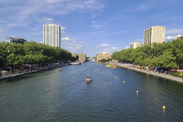 París permitirá nadar en el río Sena después de 100 años para celebrar los Juegos Olímpicos 2024