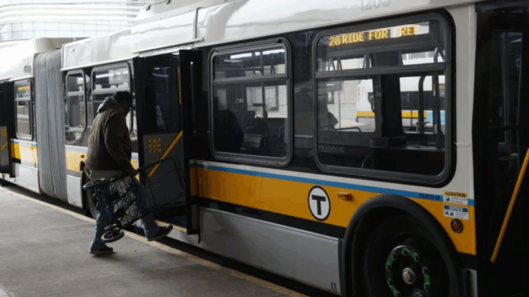 Más de 7 ciudades de Estados Unidos prueban eliminar las tarifas de transporte público: ¿Por qué?