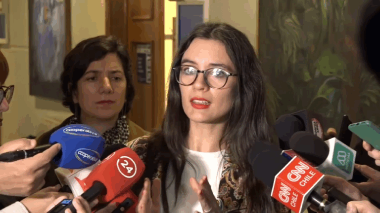 Ministra Vallejo afirma que el Gobierno tomó medidas inmediatamente después de conocer el caso de Democracia Viva