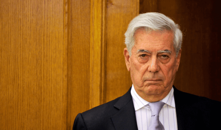 Mario Vargas Llosa es hospitalizado por segunda vez por COVID-19