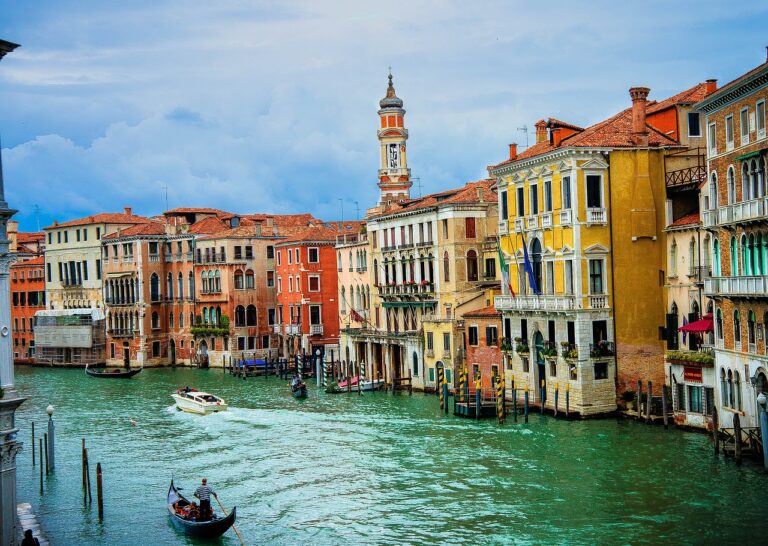 Venecia busca médicos ante falta de personal: 