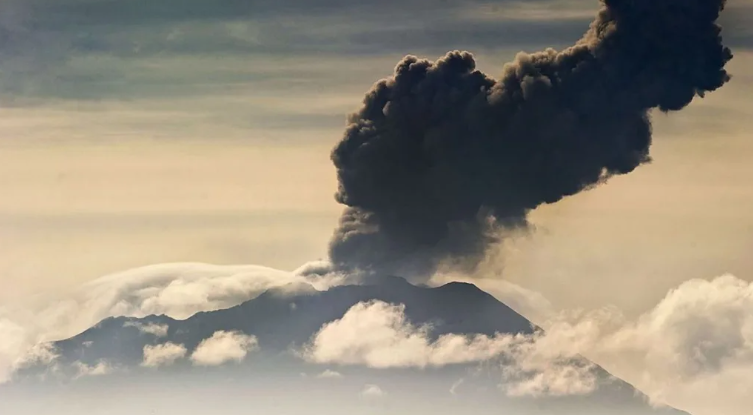 Perú: Declaran estado de emergencia por posible erupción de volcán Ubinas
