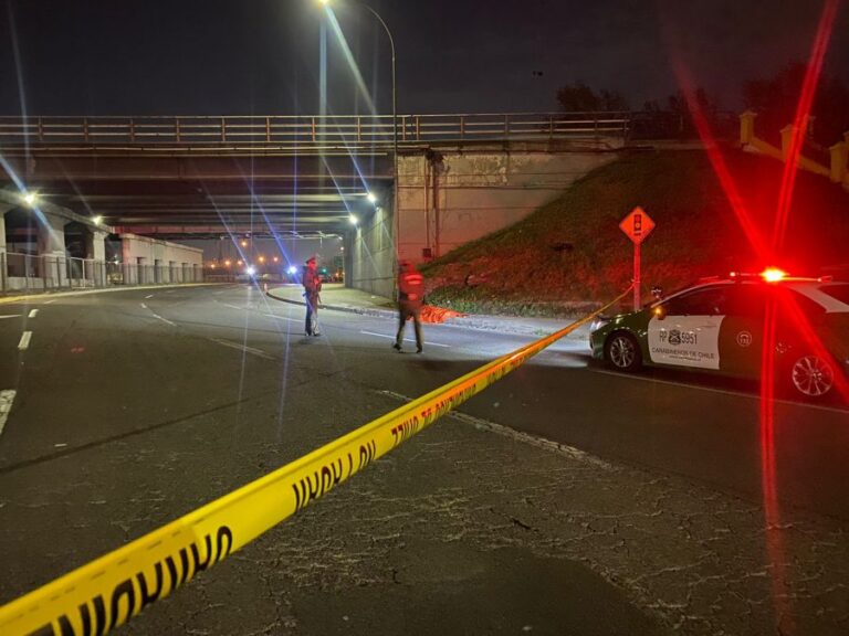 Carabinero de civil baleó a sujetos que habrían intentado asaltarlo en Santiago: Dos murieron