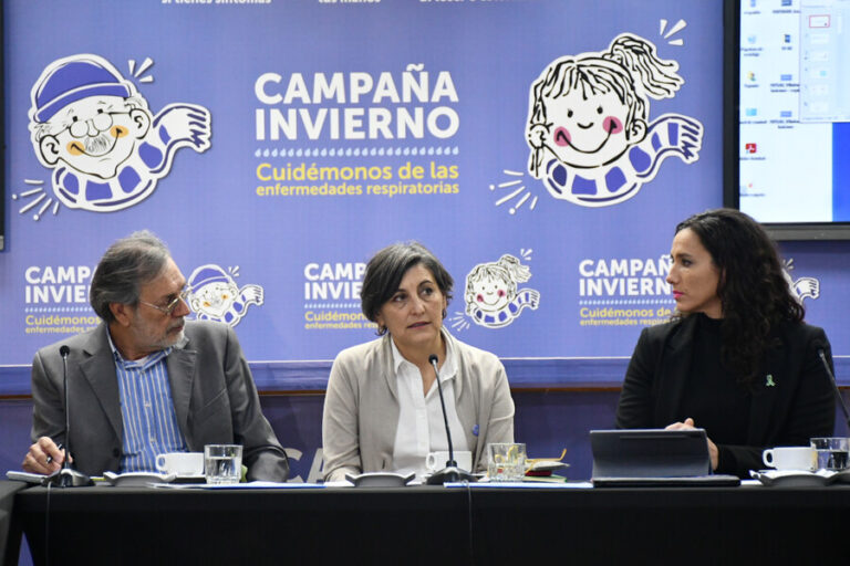 Ipsos: 3 de cada 10 chilenos confían en el desempeño del Gobierno y de la ministra Aguilera frente a la campaña de invierno