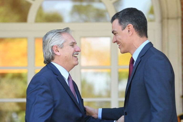 España: Alberto Fernández felicita a Pedro Sánchez por su 