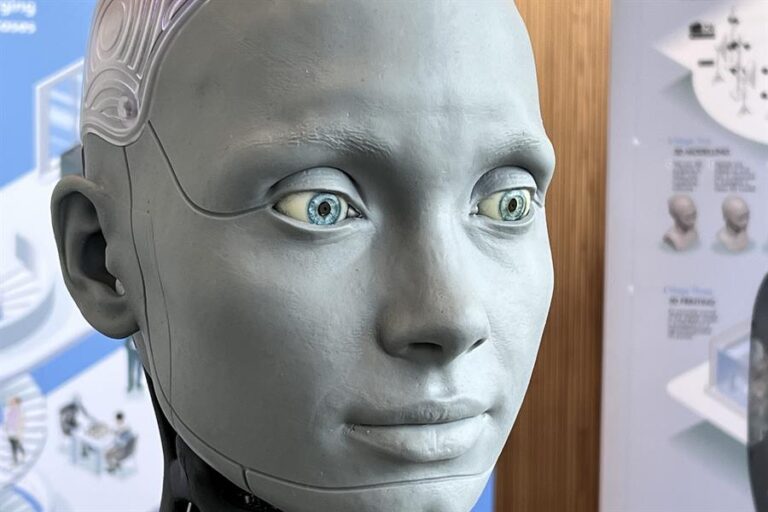 Robots humanoides aseguran que pueden asumir responsabilidades políticas mejor que los políticos