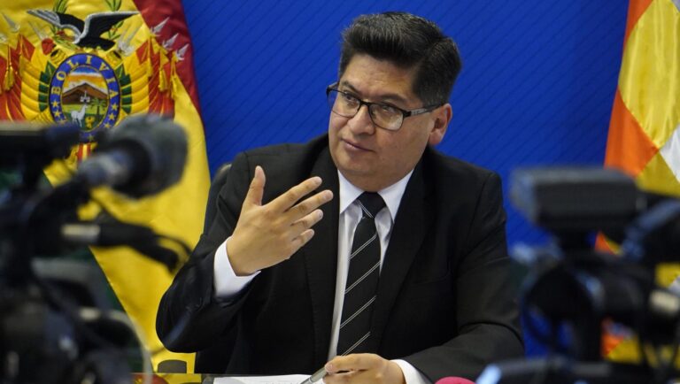 Bolivia: Banca Estatal comenzó a realizar transacciones con yuanes y busca tener un banco chino