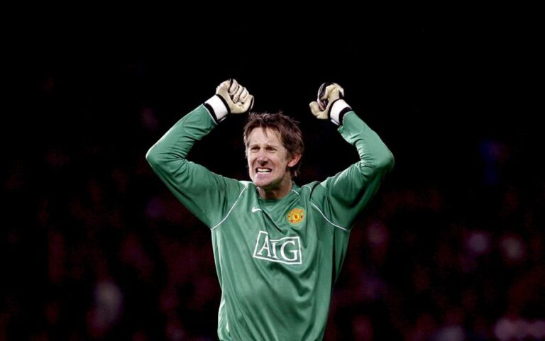 Exarquero Edwin Van der Sar fue hospitalizado tras sufrir un derrame cerebral
