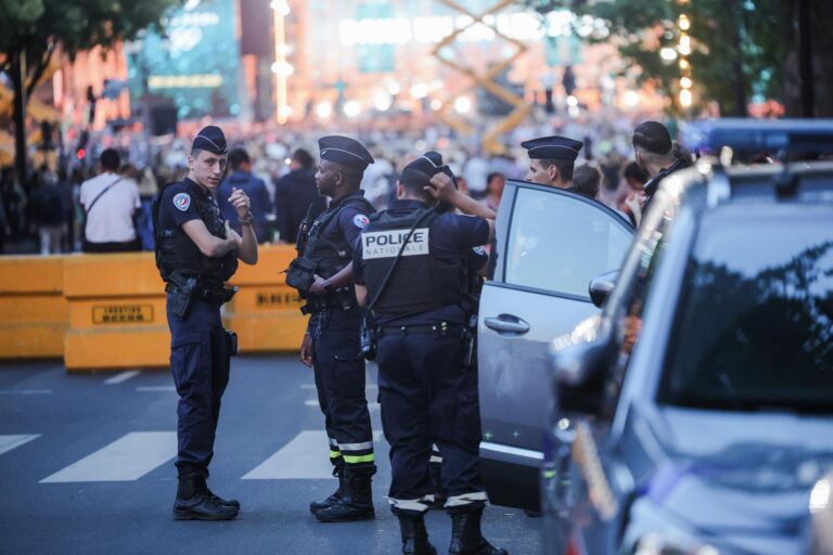 Macron respaldó el trabajo de las policías francesas en medio de protestas
