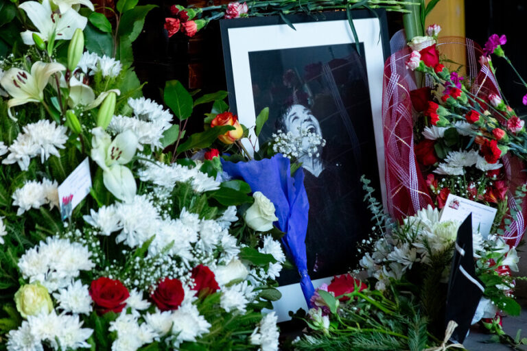 La voz de una generación: El masivo adiós a Cecilia 