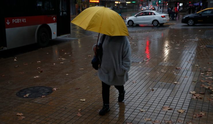 Vuelven las lluvias a la zona central: Sistema frontal dejará precipitaciones este miércoles y jueves en Santiago