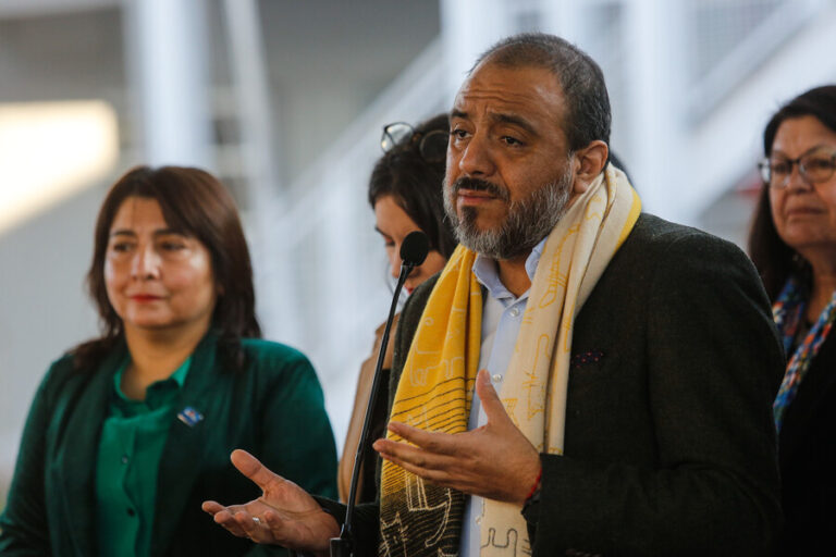 Ministro Ávila y deuda histórica a los profesores: 