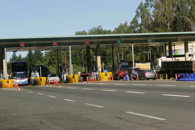 Más de 800 pesos: Peaje en Autopista del Itata concreta rebaja y deja de ser el 