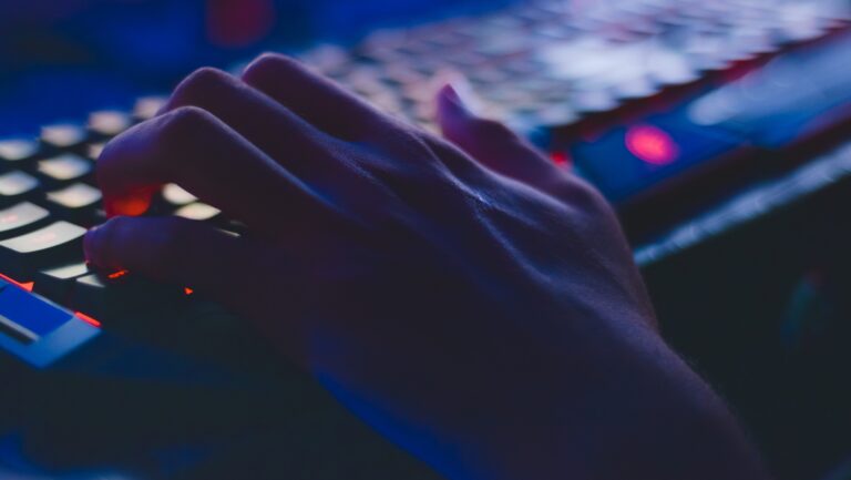 PDI detuvo a un sujeto por abuso sexual impropio a un menor: Utilizaba chats de videojuegos para realizar grooming