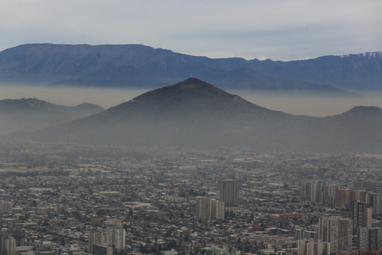 Delegación presidencial decretó preemergencia ambiental para este sábado en la RM