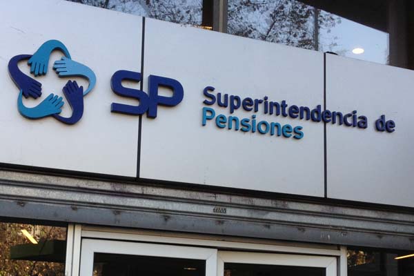 Nueva norma de la Superintendencia de Pensiones permitirá realizar trámites a través de internet