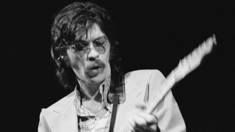 Murió el guitarrista Robbie Robertson a los 80 años
