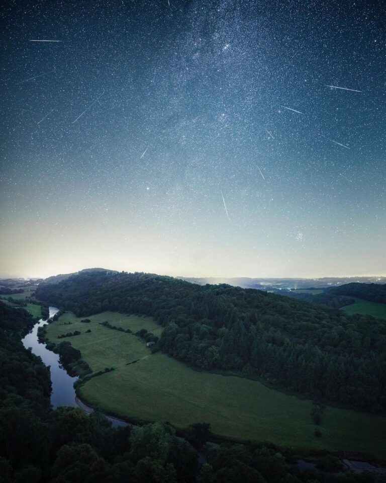 Astrofotógrafo británico capta la lluvia de meteoritos Perseidas en un increíble time-lapse