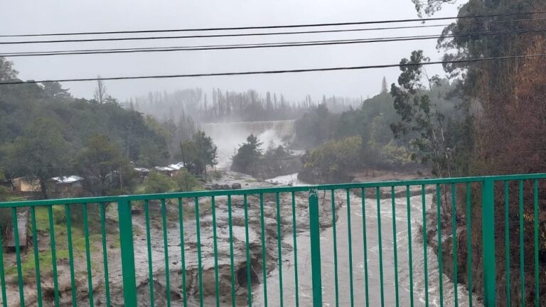 Senapred solicita evacuar sectores cercanos a río Laja por amenaza de desbordes