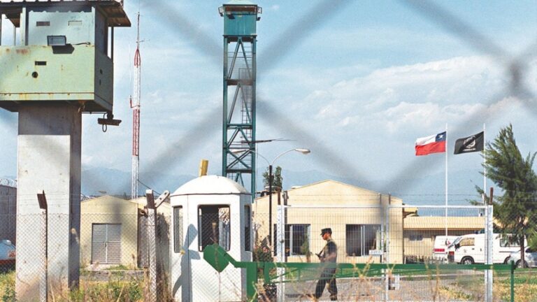 Cuatro exagentes de la DINA condenados por violaciones a los derechos humanos se encuentran prófugos de la justicia