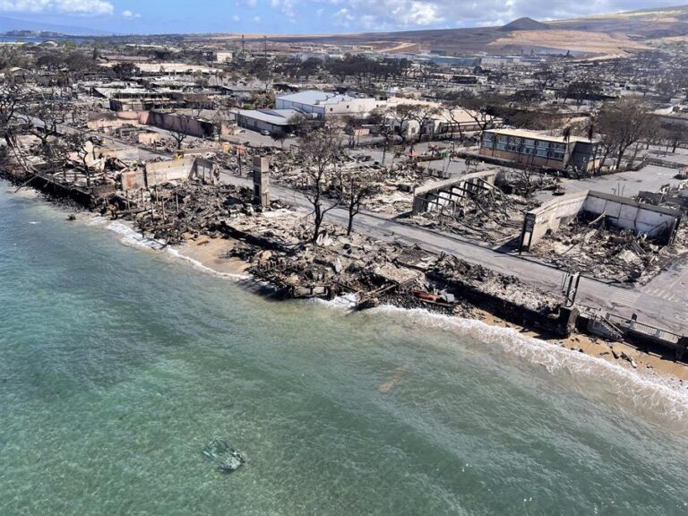 Senadora de Hawái tras fallo de sirenas en incendio: 