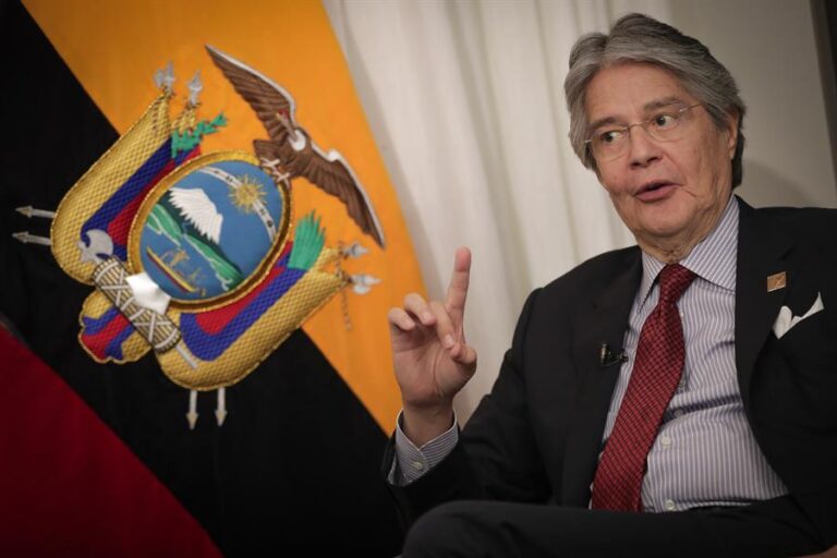 Guillermo Lasso ordena protección militar para candidatos presidenciales del balotaje en Ecuador