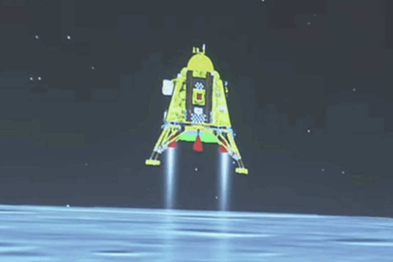 Raúl Sohr y el alunizaje de la misión Chandrayaan-3: 